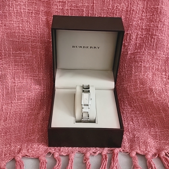 Burberry women's stainless steel watch - Picture 2 of 8